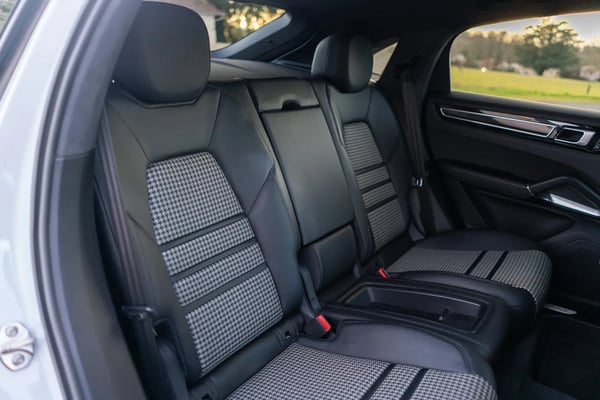 Photo de la voiture PORSCHE CAYENNE COUPE 4.0 V8 550 ch Tiptronic BVA Turbo