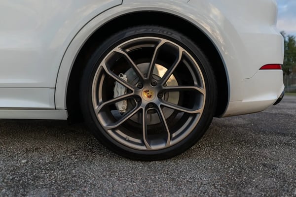 Photo de la voiture PORSCHE CAYENNE COUPE 4.0 V8 550 ch Tiptronic BVA Turbo