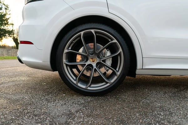 Photo de la voiture PORSCHE CAYENNE COUPE 4.0 V8 550 ch Tiptronic BVA Turbo