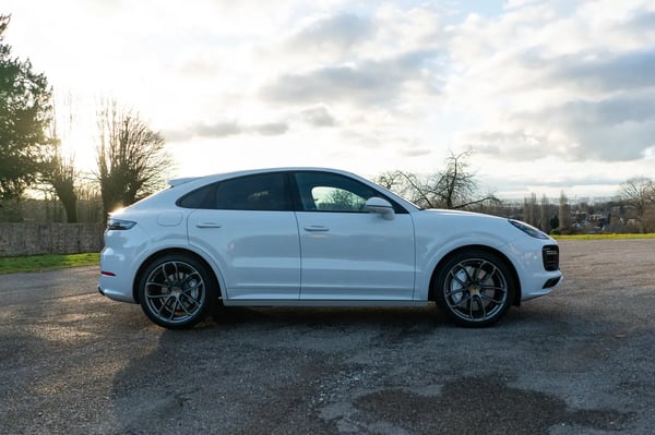 Photo de la voiture PORSCHE CAYENNE COUPE 4.0 V8 550 ch Tiptronic BVA Turbo