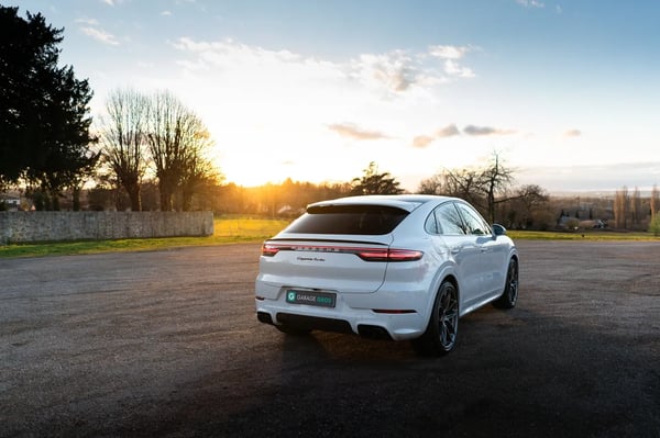 Photo de la voiture PORSCHE CAYENNE COUPE 4.0 V8 550 ch Tiptronic BVA Turbo