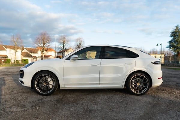 Photo de la voiture PORSCHE CAYENNE COUPE 4.0 V8 550 ch Tiptronic BVA Turbo