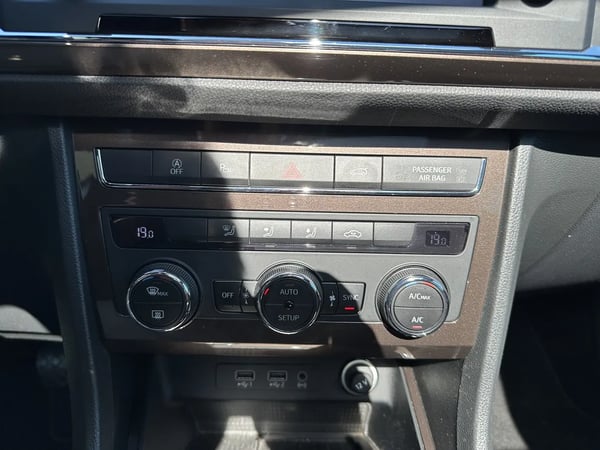 Photo de la voiture SEAT ATECA 1.4 EcoTSI 150 ch ACT Start/Stop Xcellence