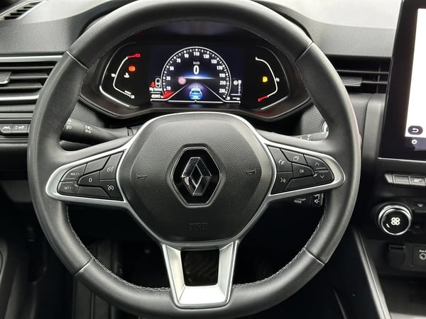 Photo de la voiture RENAULT CLIO V TCe 90 X-Tronic - 21N Intens