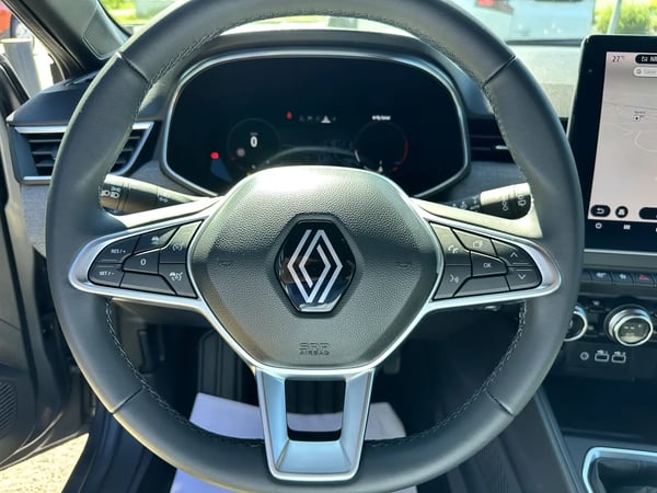 Photo de la voiture RENAULT CLIO V TCe 90 Techno