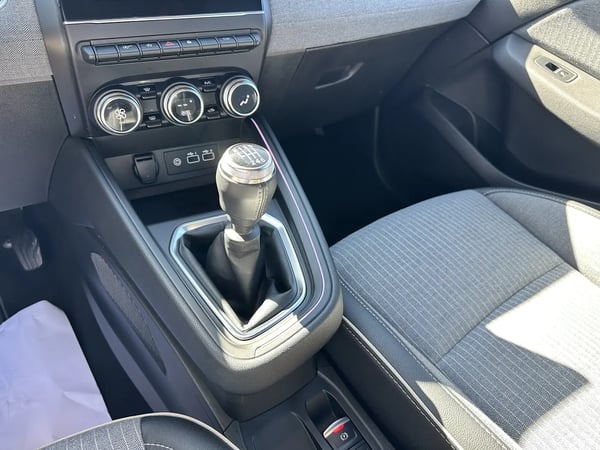 Photo de la voiture RENAULT CLIO V TCe 90 Techno