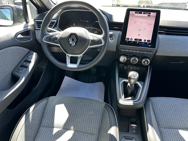 Photo de la voiture RENAULT CLIO V TCe 90 Techno