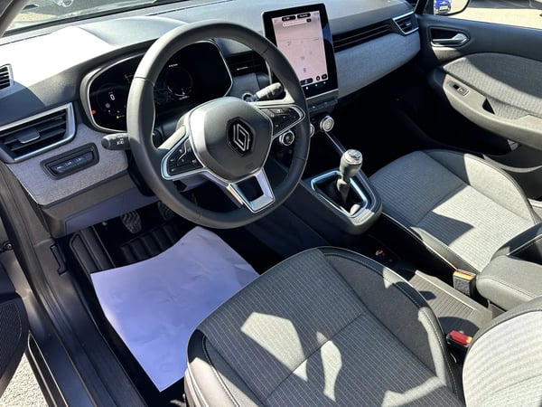 Photo de la voiture RENAULT CLIO V TCe 90 Techno