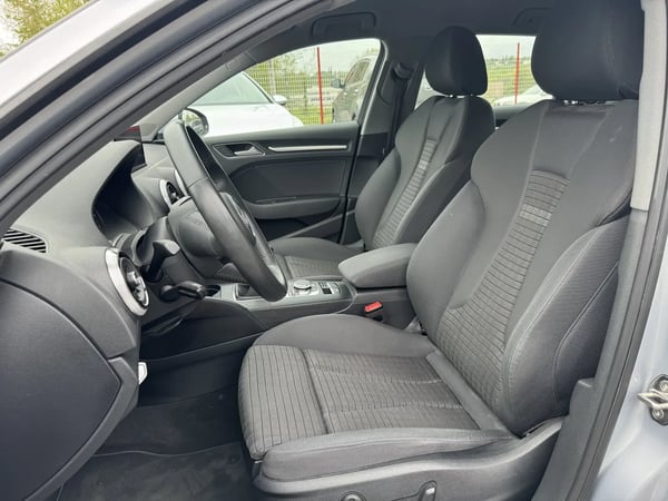 Photo de la voiture AUDI A3 SPORTBACK 30 TFSI 116 Sport