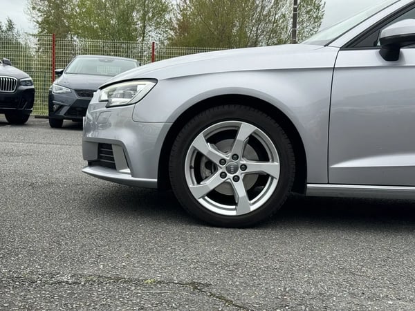 Photo de la voiture AUDI A3 SPORTBACK 30 TFSI 116 Sport