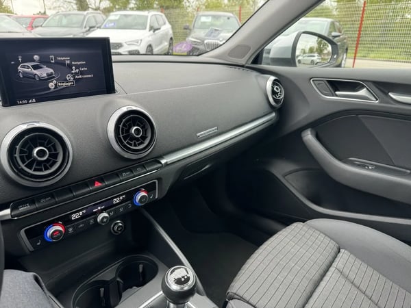 Photo de la voiture AUDI A3 SPORTBACK 30 TFSI 116 Sport