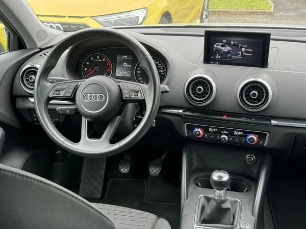 Photo de la voiture AUDI A3 SPORTBACK 30 TFSI 116 Sport