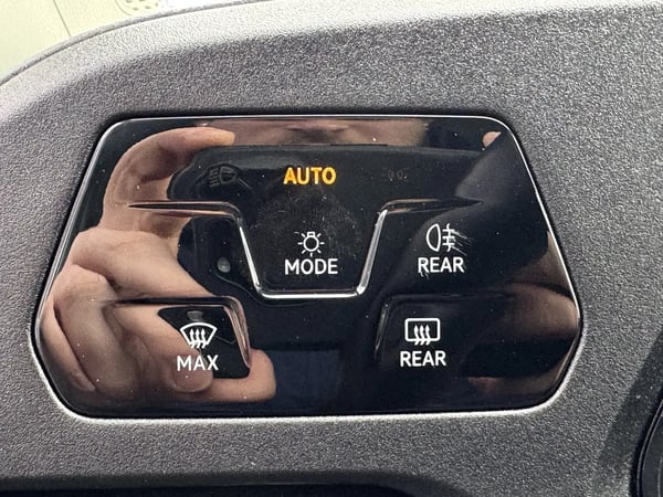 Photo de la voiture VOLKSWAGEN CADDY MAXI 2.0 TDI 102 BVM6