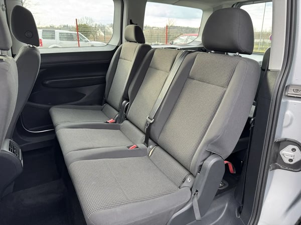 Photo de la voiture VOLKSWAGEN CADDY MAXI 2.0 TDI 102 BVM6
