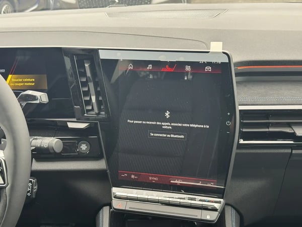 Photo de la voiture RENAULT AUSTRAL E-Tech full hybrid 200 GSR2 Techno esprit Alpine