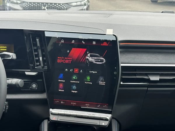 Photo de la voiture RENAULT AUSTRAL E-Tech full hybrid 200 GSR2 Techno esprit Alpine