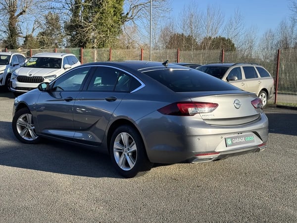 Photo de la voiture OPEL INSIGNIA GRAND SPORT 2.0 Diesel 174 ch BVM6 Elegance - 5P