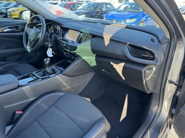 Photo de la voiture OPEL INSIGNIA GRAND SPORT 2.0 Diesel 174 ch BVM6 Elegance - 5P