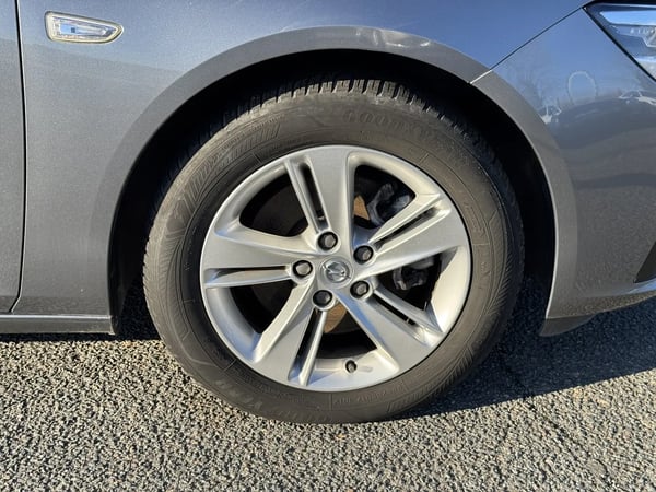 Photo de la voiture OPEL INSIGNIA GRAND SPORT 2.0 Diesel 174 ch BVM6 Elegance - 5P