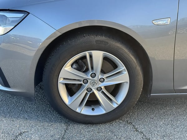 Photo de la voiture OPEL INSIGNIA GRAND SPORT 2.0 Diesel 174 ch BVM6 Elegance - 5P