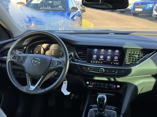 Photo de la voiture OPEL INSIGNIA GRAND SPORT 2.0 Diesel 174 ch BVM6 Elegance - 5P