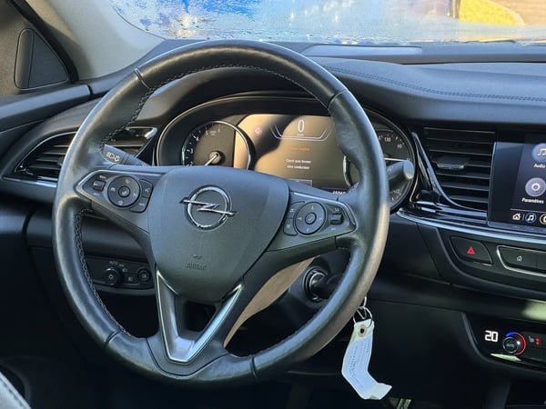 Photo de la voiture OPEL INSIGNIA GRAND SPORT 2.0 Diesel 174 ch BVM6 Elegance - 5P
