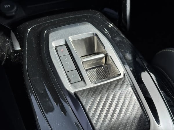 Photo de la voiture PEUGEOT 2008 PureTech 130 S&S EAT8 GT