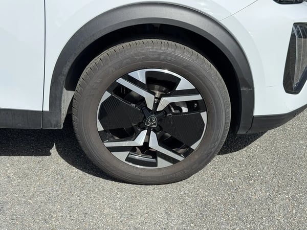 Photo de la voiture PEUGEOT 2008 PureTech 130 S&S EAT8 GT