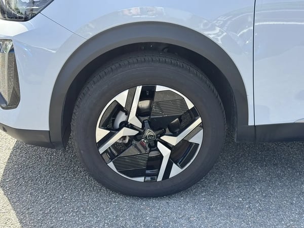 Photo de la voiture PEUGEOT 2008 PureTech 130 S&S EAT8 GT