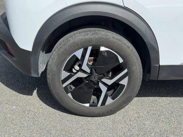 Photo de la voiture PEUGEOT 2008 PureTech 130 S&S EAT8 GT
