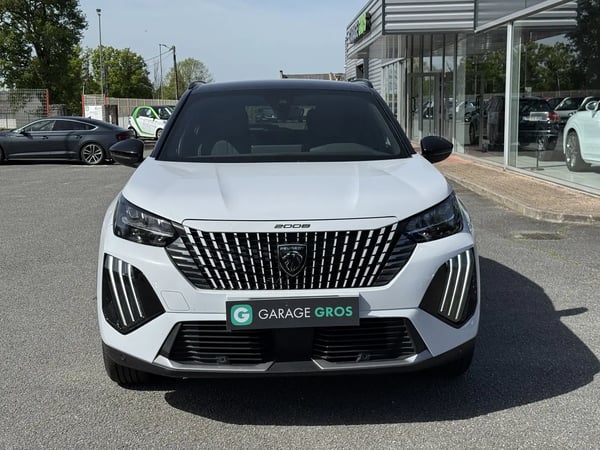 Photo de la voiture PEUGEOT 2008 PureTech 130 S&S EAT8 GT