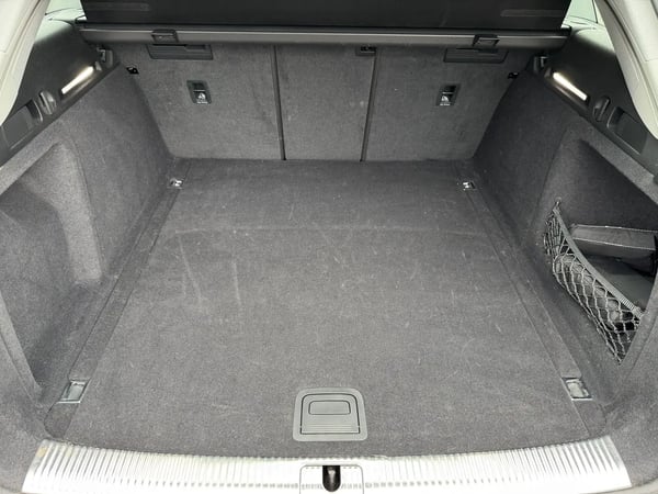 Photo de la voiture AUDI A4 AVANT 35 TDI 150 S tronic 7 Design