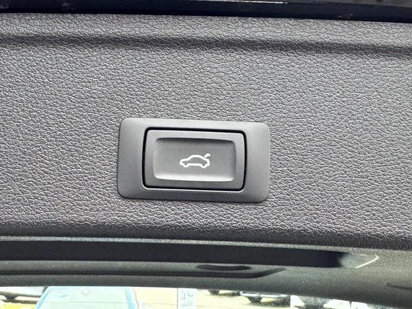 Photo de la voiture AUDI A4 AVANT 35 TDI 150 S tronic 7 Design