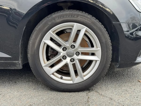 Photo de la voiture AUDI A4 AVANT 35 TDI 150 S tronic 7 Design