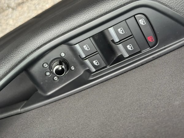 Photo de la voiture AUDI A4 AVANT 35 TDI 150 S tronic 7 Design