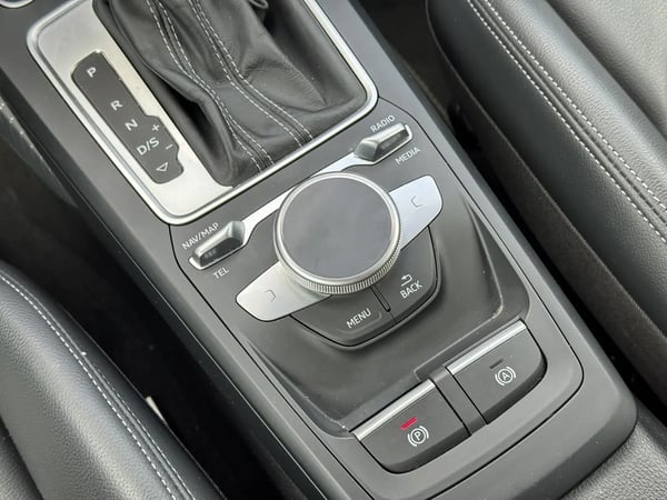 Photo de la voiture AUDI Q2 35 TDI 150 S tronic 7 S LINE