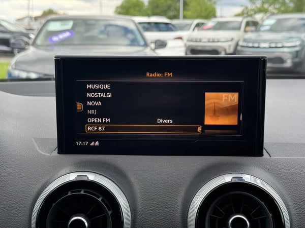 Photo de la voiture AUDI Q2 35 TDI 150 S tronic 7 S LINE