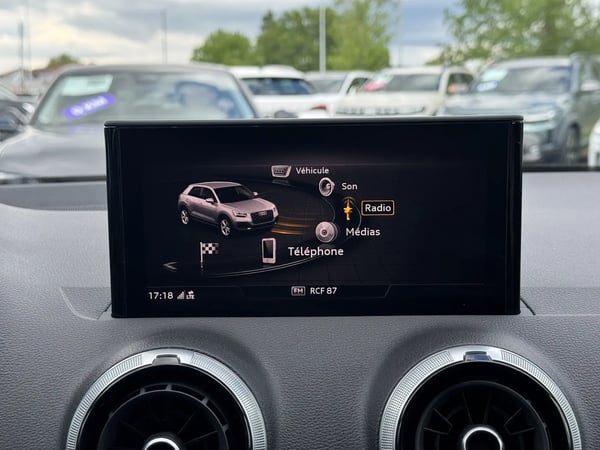 Photo de la voiture AUDI Q2 35 TDI 150 S tronic 7 S LINE