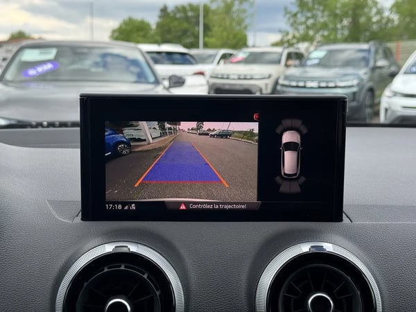 Photo de la voiture AUDI Q2 35 TDI 150 S tronic 7 S LINE