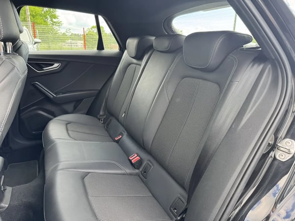 Photo de la voiture AUDI Q2 35 TDI 150 S tronic 7 S LINE