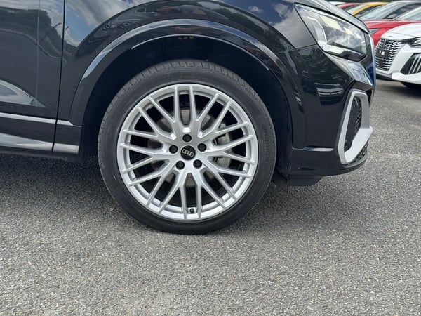 Photo de la voiture AUDI Q2 35 TDI 150 S tronic 7 S LINE