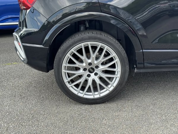 Photo de la voiture AUDI Q2 35 TDI 150 S tronic 7 S LINE