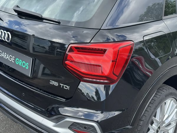 Photo de la voiture AUDI Q2 35 TDI 150 S tronic 7 S LINE