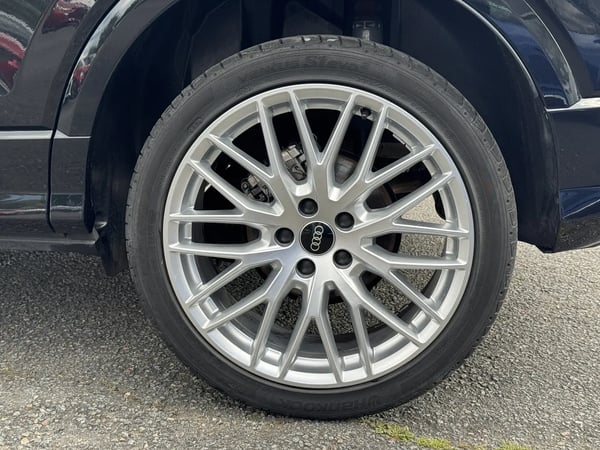 Photo de la voiture AUDI Q2 35 TDI 150 S tronic 7 S LINE