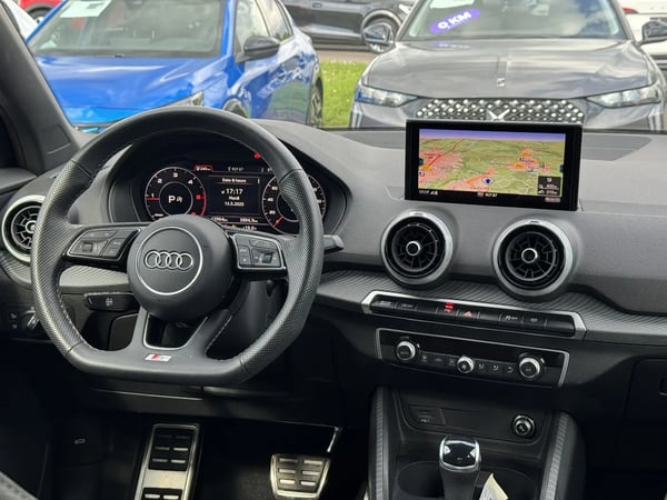 Photo de la voiture AUDI Q2 35 TDI 150 S tronic 7 S LINE
