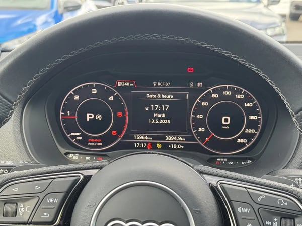 Photo de la voiture AUDI Q2 35 TDI 150 S tronic 7 S LINE