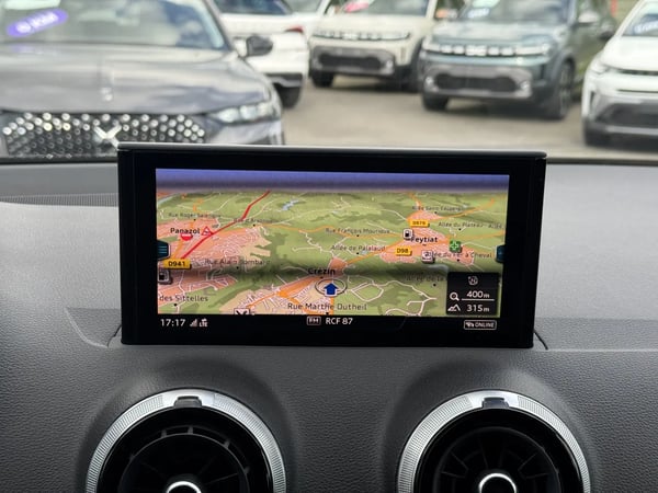 Photo de la voiture AUDI Q2 35 TDI 150 S tronic 7 S LINE