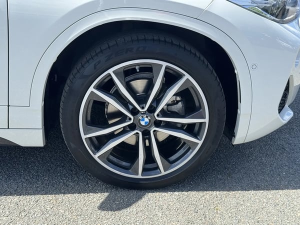 Photo de la voiture BMW X2 F39 sDrive 18i 140 ch DKG7 M Sport
