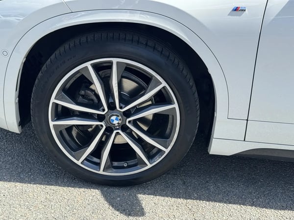Photo de la voiture BMW X2 F39 sDrive 18i 140 ch DKG7 M Sport
