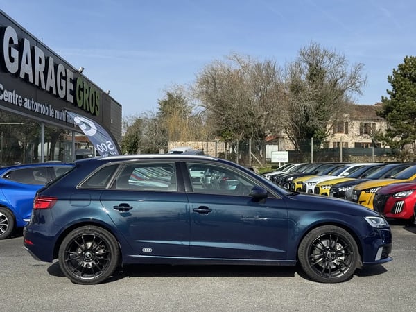 Photo de la voiture AUDI A3 SPORTBACK 40 TDI 184 S tronic 7 Quattro Sport